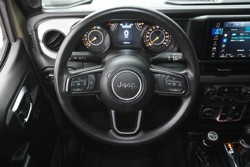 Used 2025 Jeep Gladiator Sport AWD/4WD image 19