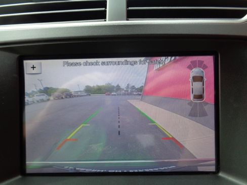 Used 2018 Ford Explorer XLT w/ Equipment Group 202A FWD image 11