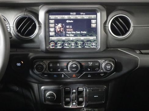 Used 2023 Jeep Wrangler Unlimited Sahara w/ Cold Weather Group AWD/4WD image 25