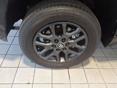Used 2026 Toyota Tundra Platinum AWD/4WD image 5