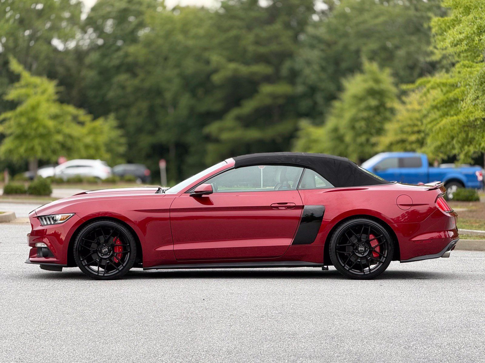 Used 2017 Ford Mustang Premium RWD image 9