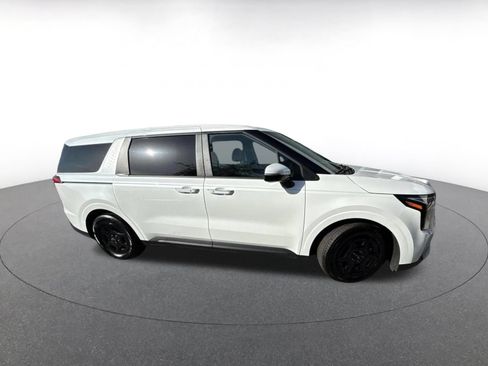 Used 2026 Kia Carnival FWD image 2