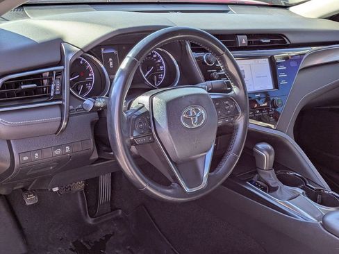 Used 2020 Toyota Camry image 4