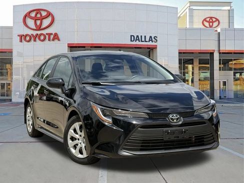 Used 2025 Toyota Corolla LE FWD image 1