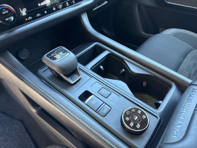 Used 2024 Nissan Pathfinder S AWD/4WD image 26