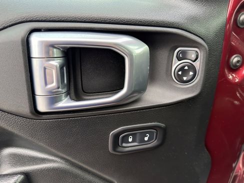 Used 2021 Jeep Gladiator Willys image 31