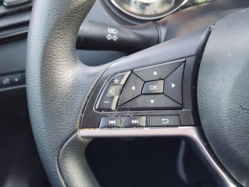 Used 2018 Nissan Rogue S image 34