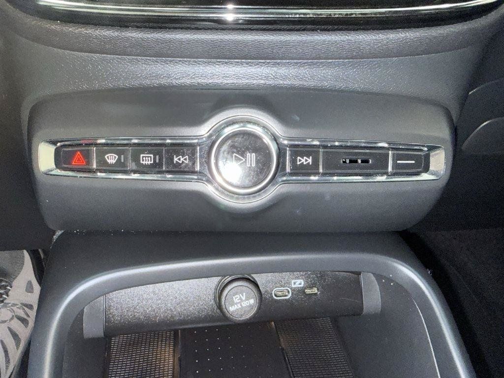 Used 2023 Volvo XC40 B5 Plus AWD/4WD image 20