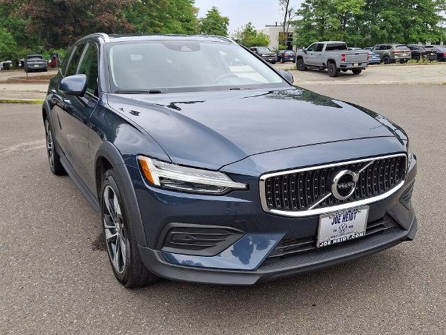 Used 2020 Volvo V60 T5 Cross Country w/ Protection Package Premier AWD/4WD image 2