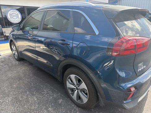 Used 2020 Kia Niro LX image 4