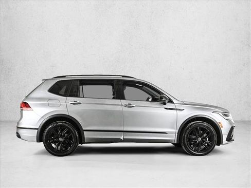 Used 2022 Volkswagen Tiguan SE R-Line image 4