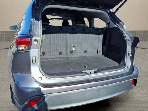 Used 2022 Toyota Highlander XLE image 26