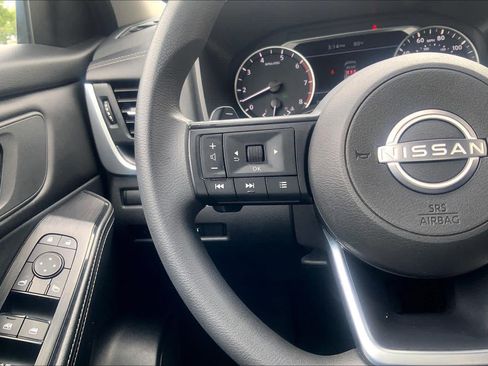 Used 2024 Nissan Rogue SV AWD/4WD image 22