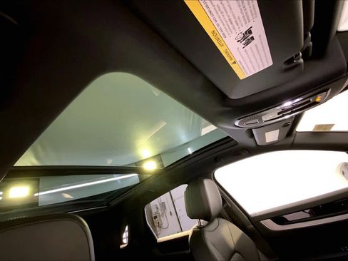 Used 2025 Porsche Cayenne image 20