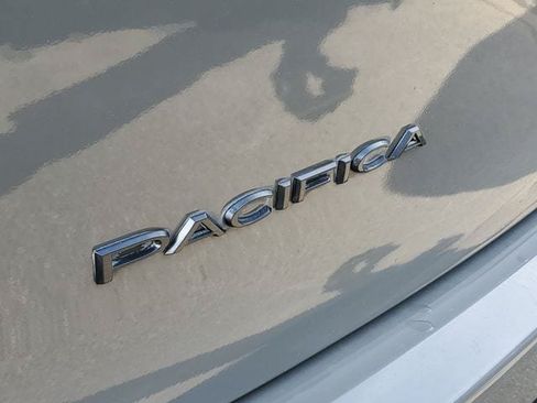 Certified 2020 Chrysler Pacifica Touring-L w/ S Appearance Package FWD image 10