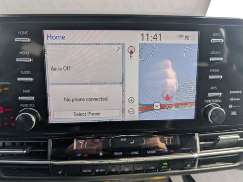 Used 2023 Toyota Sienna XSE image 21