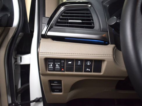 Used 2021 Honda Odyssey Touring image 32