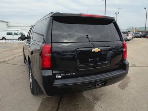 Used 2019 Chevrolet Suburban LT image 7