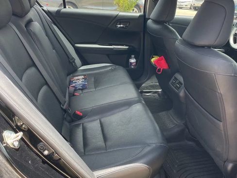 Used 2017 Honda Accord Touring image 23