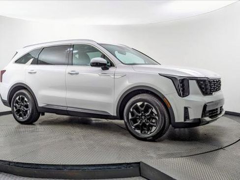 Used 2024 Kia Sorento S FWD image 11