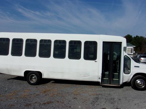 Used 2016 Ford E-450 and Econoline 450 Super Duty w/ Shuttle Bus Prep Package image 4