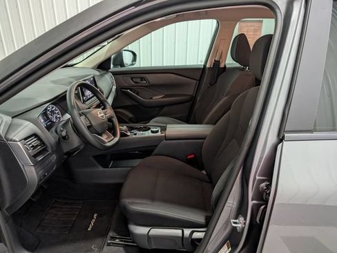 Used 2025 Nissan Rogue S AWD/4WD image 13