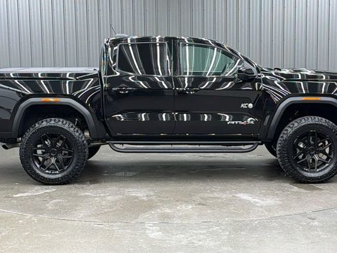 Used 2025 GMC Canyon AT4 w/ AT4X Package image 6