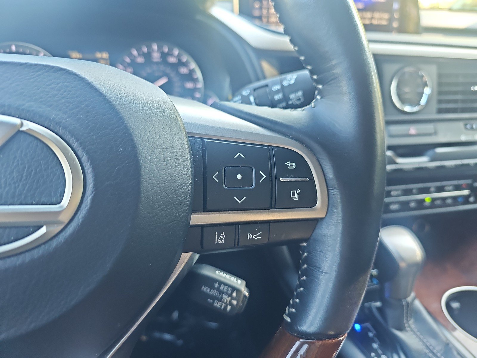 Used 2018 Lexus RX 350L FWD image 22