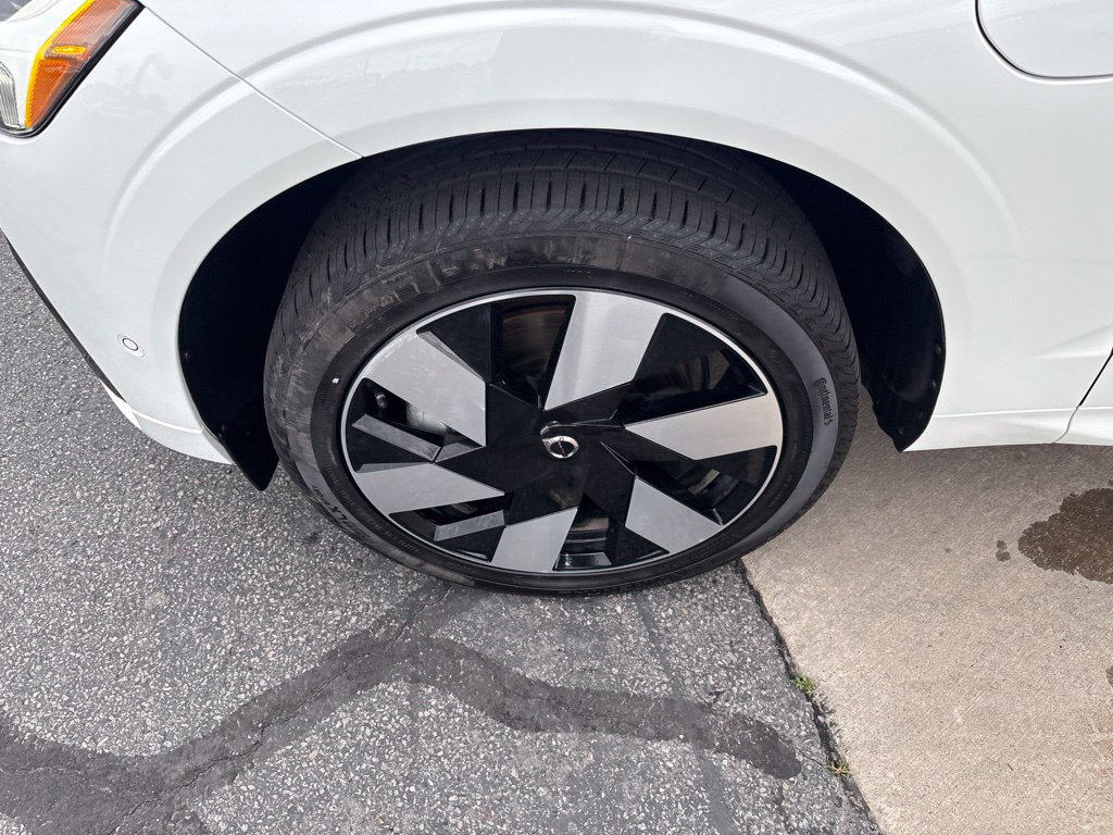Certified 2025 Volvo XC60 T8 Plus w/ Protection Package Premier AWD/4WD image 11