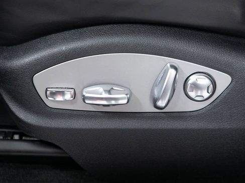 Certified 2025 Porsche Macan image 17