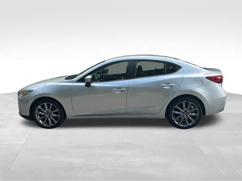 Used 2018 MAZDA MAZDA3 Touring FWD image 2