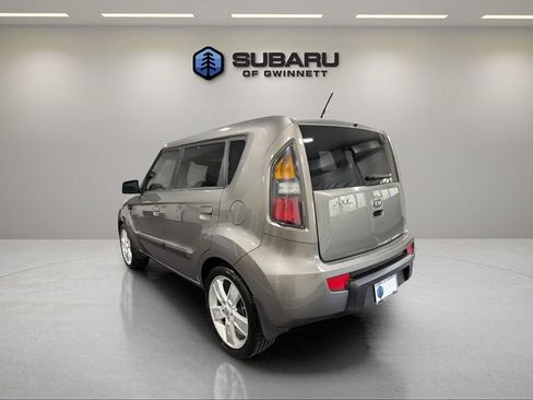 Used 2010 Kia Soul ! FWD image 3