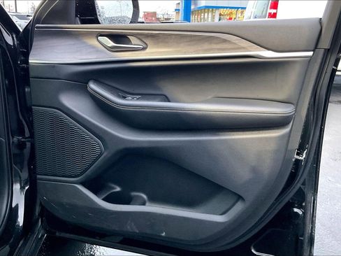 Used 2024 Jeep Grand Cherokee L Limited w/ Luxury Tech Group II image 23