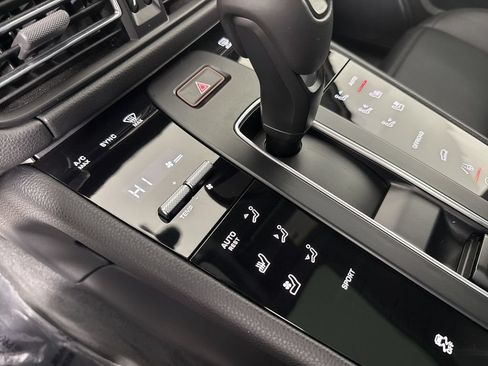 Certified 2026 Porsche Macan AWD/4WD image 31