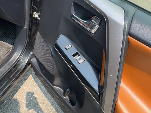 Used 2018 Toyota RAV4 Limited AWD/4WD image 25