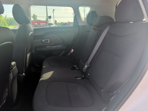 Used 2015 Kia Soul ! FWD image 19