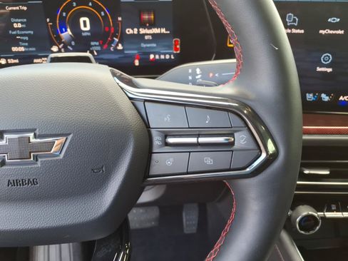 Used 2025 Chevrolet Traverse RS AWD/4WD image 19