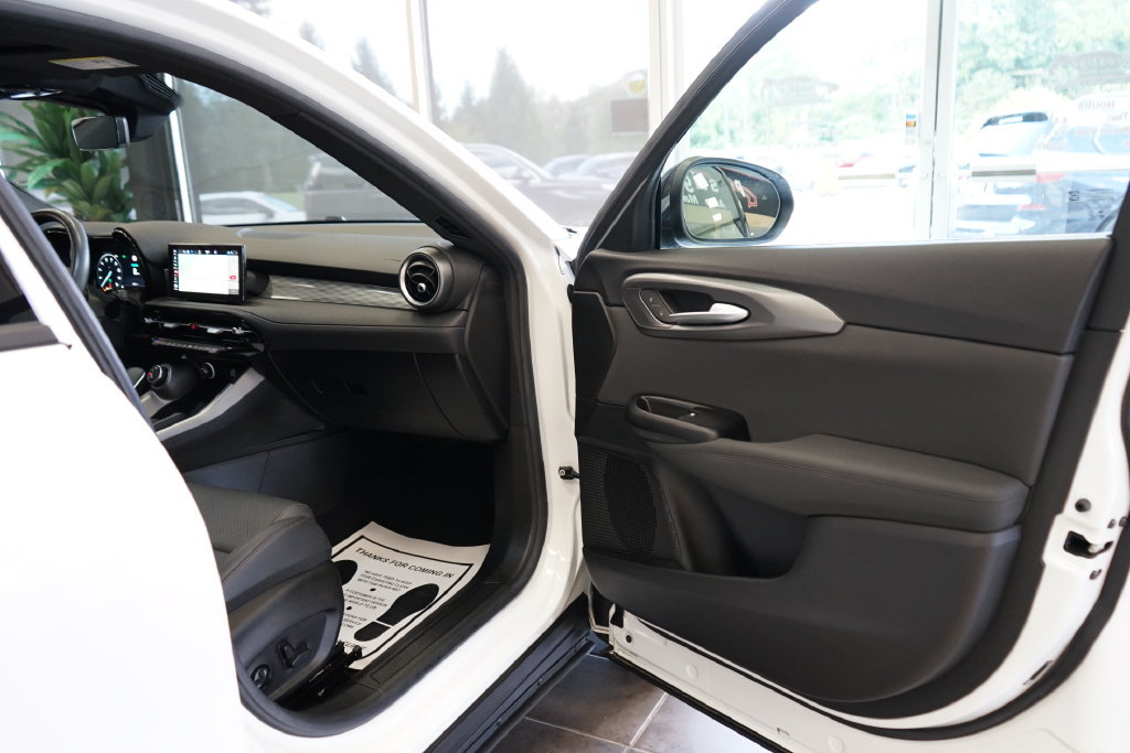 Used 2024 Alfa Romeo Tonale Ti w/ Active Assist Package AWD/4WD image 44