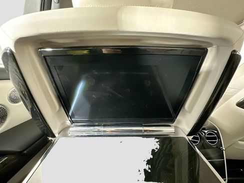 Used 2018 Rolls-Royce Phantom Sedan image 35