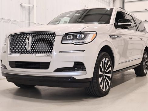 Used 2024 Lincoln Navigator L Reserve AWD/4WD image 5