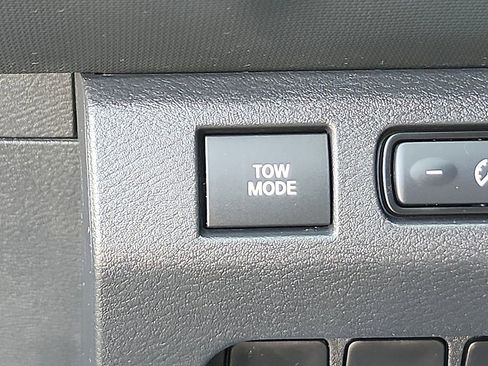 Certified 2022 Nissan Frontier SV image 25