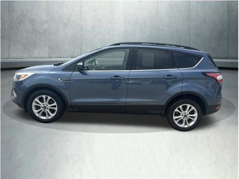 Used 2018 Ford Escape SE w/ SE Sync 3 Package FWD image 2