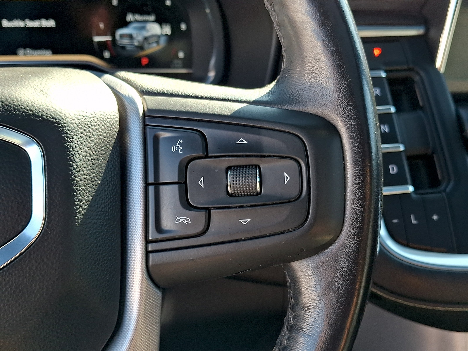 Certified 2022 GMC Yukon XL SLT w/ SLT Premium Package AWD/4WD image 23