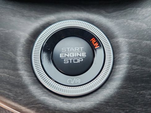 New 2025 Jeep Grand Cherokee Limited w/ Black Appearance Package image 31