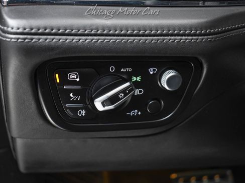 Used 2017 Bentley Bentayga AWD/4WD image 11