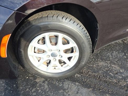 Used 2017 Chrysler Pacifica Touring image 49