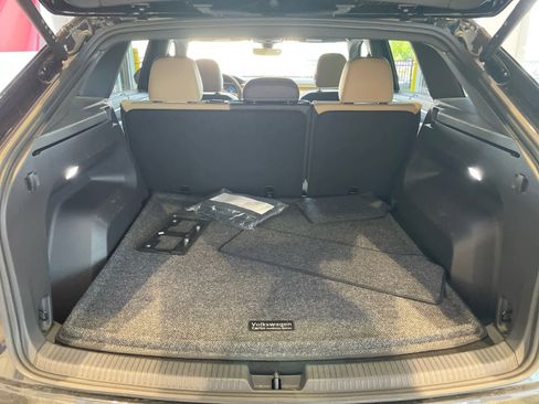 Used 2026 Volkswagen Atlas Cross Sport SE w/ Panoramic Sunroof Package FWD image 24