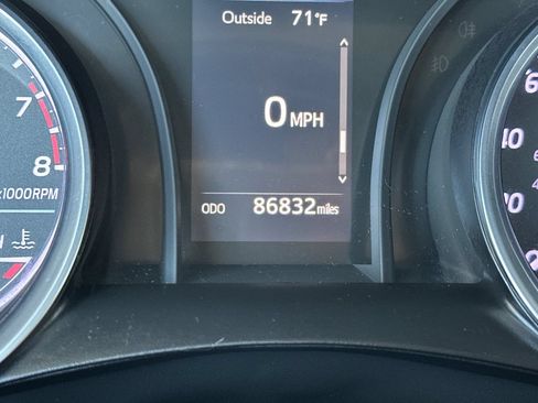 Used 2018 Toyota Camry LE FWD image 32