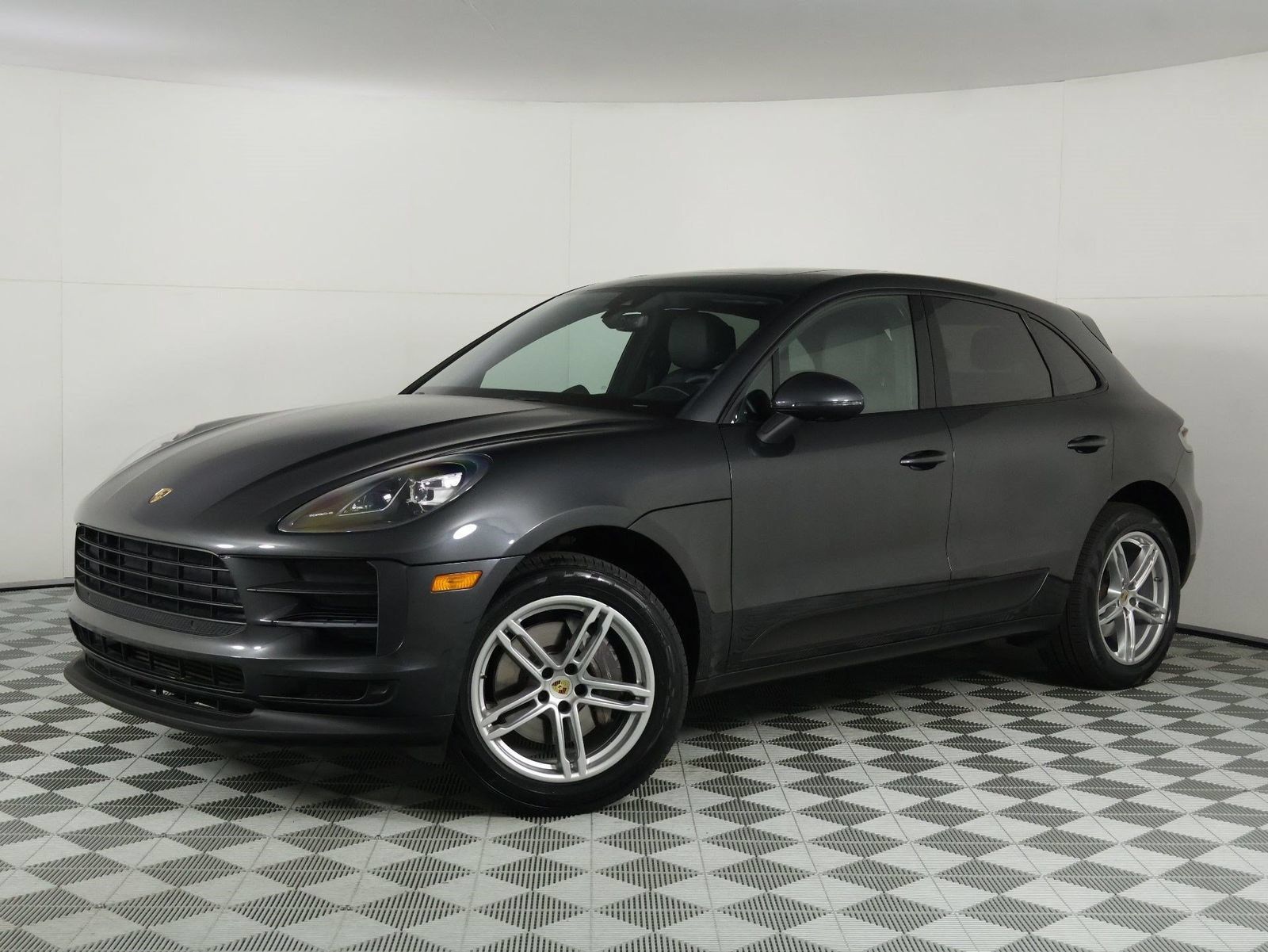 Certified 2021 Porsche Macan AWD/4WD image 1