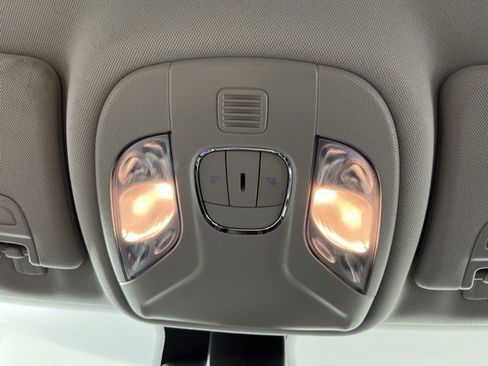 Used 2022 Jeep Compass Latitude FWD image 28